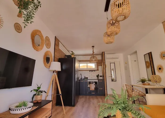 Yuccapark Stephanie 아데제